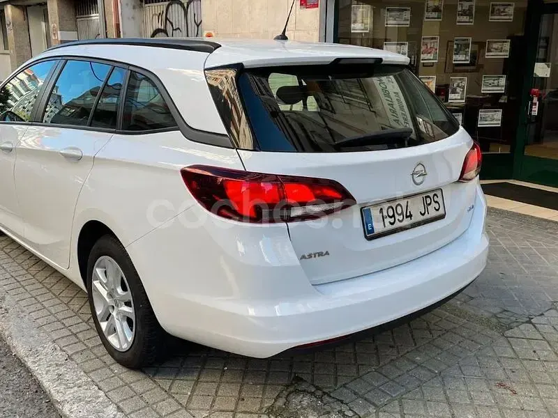 Usado Opel Astra Selective 110 CV (80 kW) 2016 Blanco Familiar