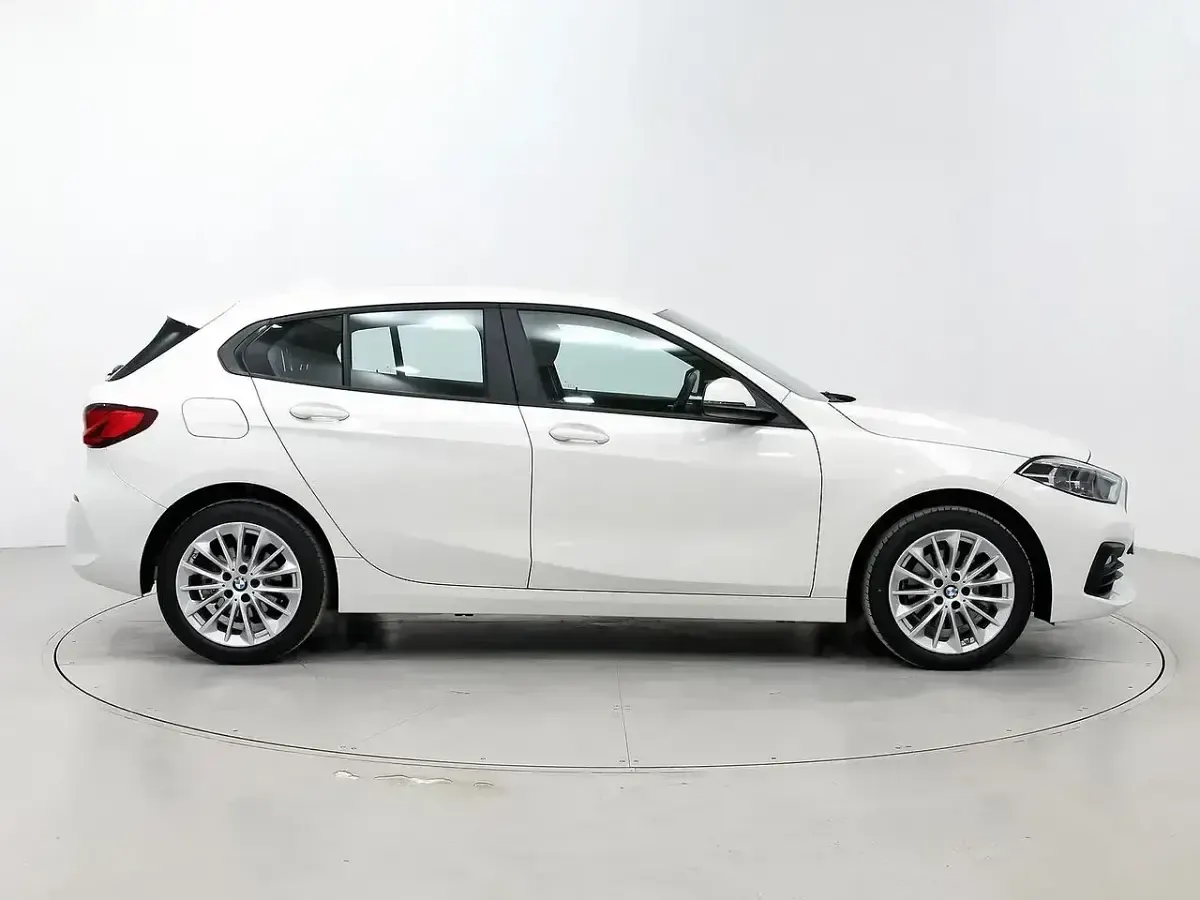 Usado BMW 118 Comfort Edition 136 CV (100 kW) 2024 Blanco Berlina