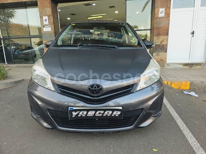 Gris / plata Usado 2014 Toyota Yaris City Berlina | 6995 € (Precio justo) - Imagen 1/4