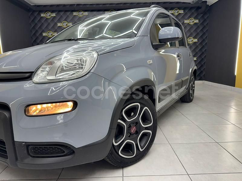 Usado Fiat Panda 70 CV (51 kW) 2022 Gris / plata Utilitario