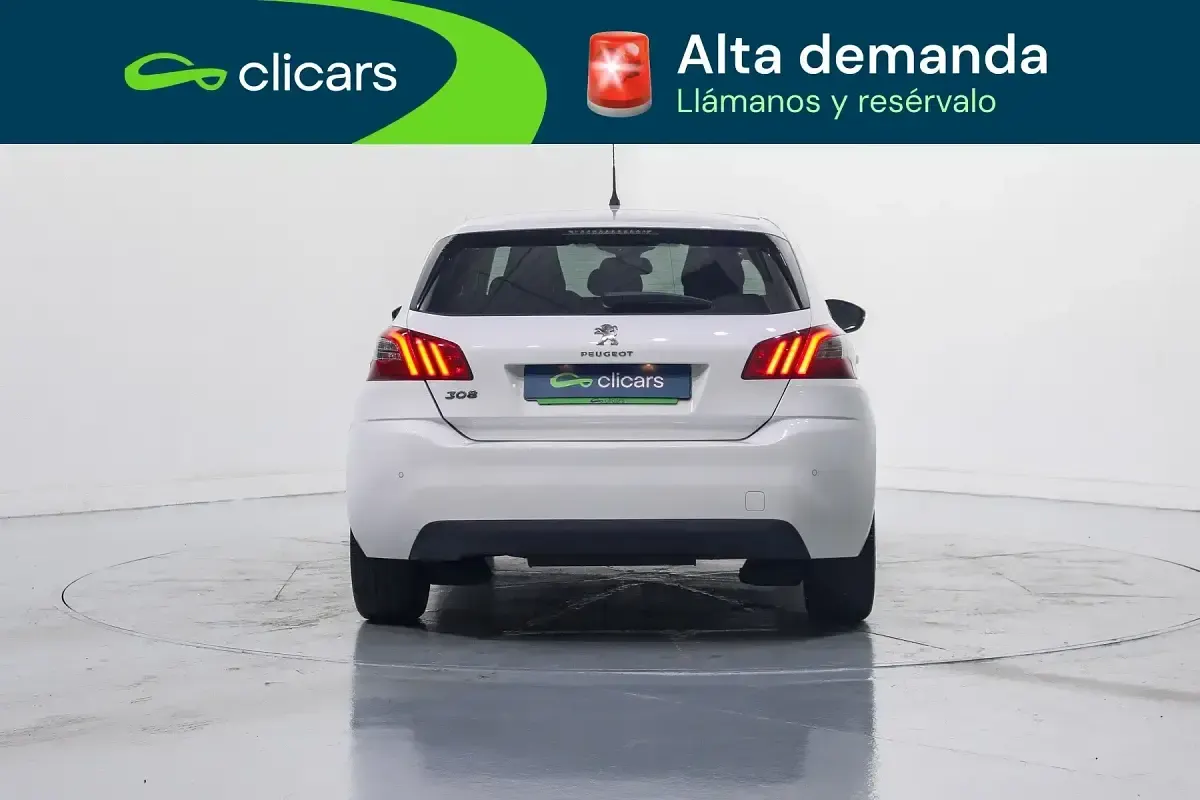 Usado Peugeot 308 Allure 130 CV (95 kW) 2018 Blanco Berlina