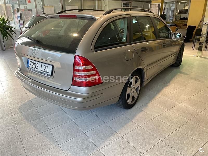 Usado Mercedes C200 Classic 122 CV (89 kW) 2005 Beige Familiar