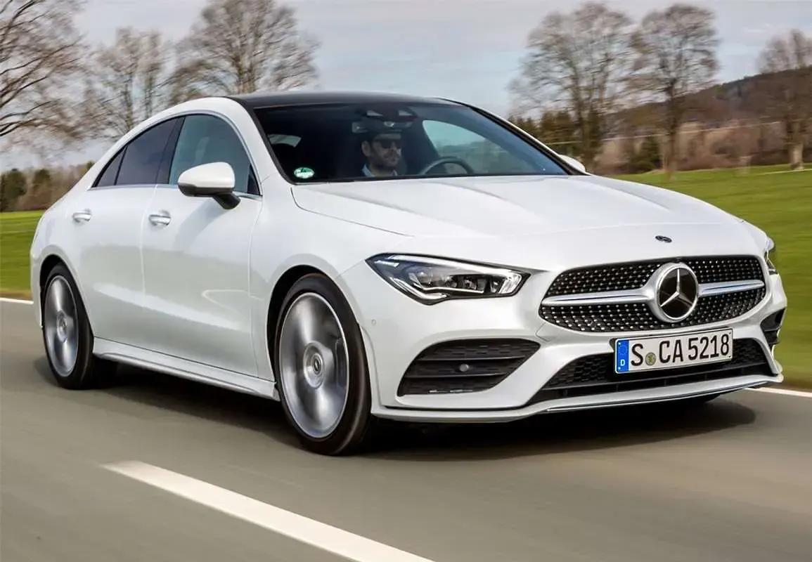 Usado Mercedes CLA180 136 CV (100 kW) 2020 Blanco Coupe