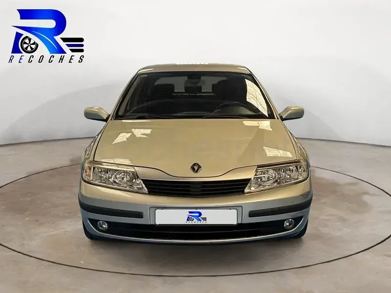 Usado Renault Laguna II Expression 135 CV (99 kW) 2004 Gris / plata Berlina