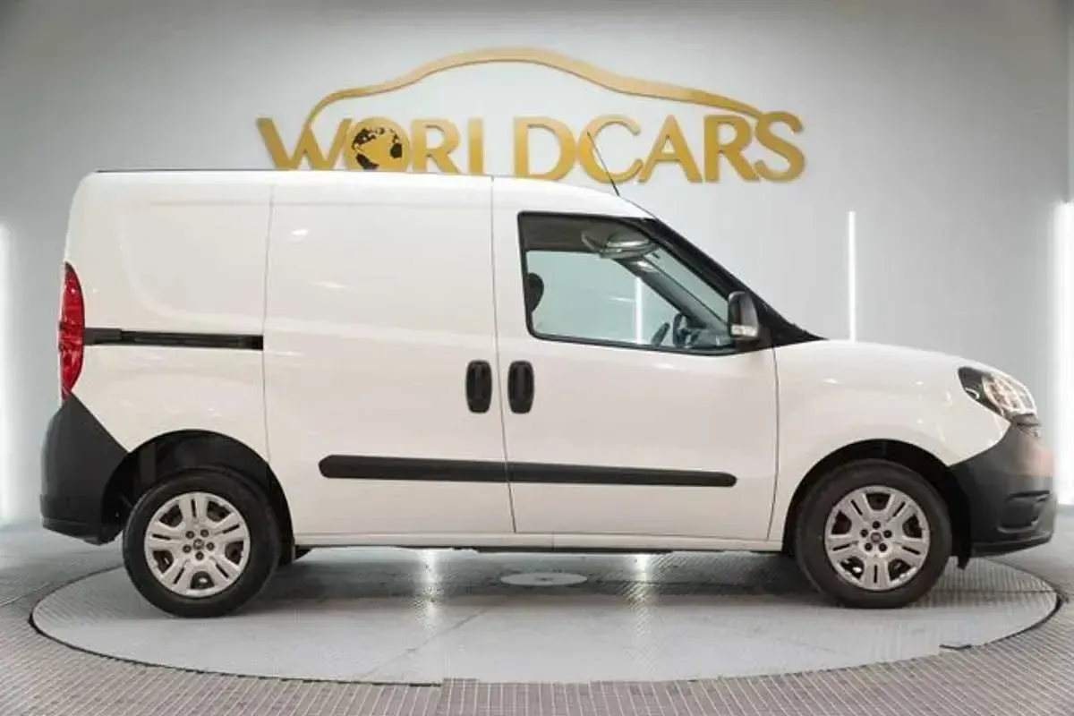 Usado Fiat Doblò 60 CV (44 kW) 2022 Blanco Monovolumen