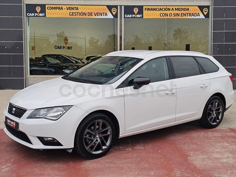 Usado Seat Leon Style 110 CV (80 kW) 2016 Blanco Familiar