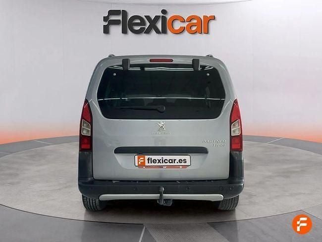 Usado Peugeot Partner Tepee Style 100 CV (73 kW) 2018 Gris / plata Monovolumen