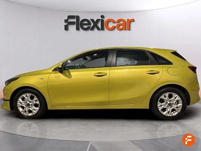 Usado Kia Ceed 100 CV (73 kW) 2023 Verde Utilitario