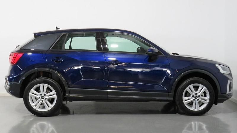 Usado Audi Q2 Advanced Plus 150 CV (110 kW) 2022 Azul navarra (metalizado) SUV