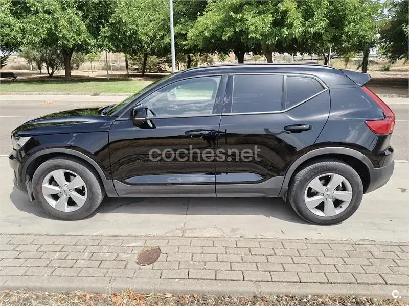 Usado Volvo XC40 Momentum 156 CV (114 kW) 2021 Negro SUV