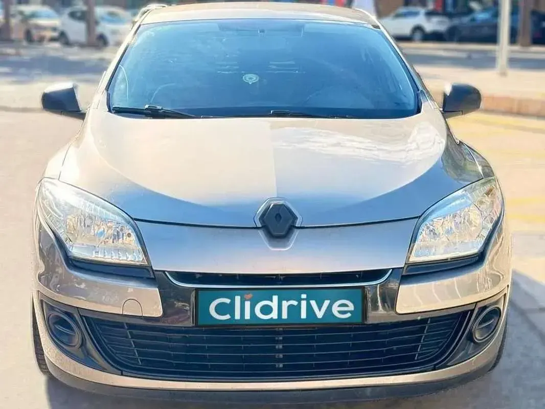 Usado Renault Mégane III Authentique 110 CV (80 kW) 2012 Beige Berlina