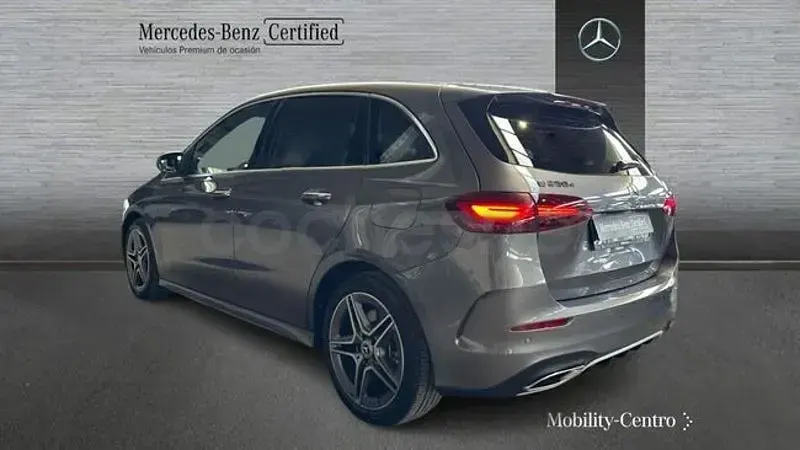 Usado Mercedes B250e 218 CV (160 kW) 2025 Gris Monovolumen