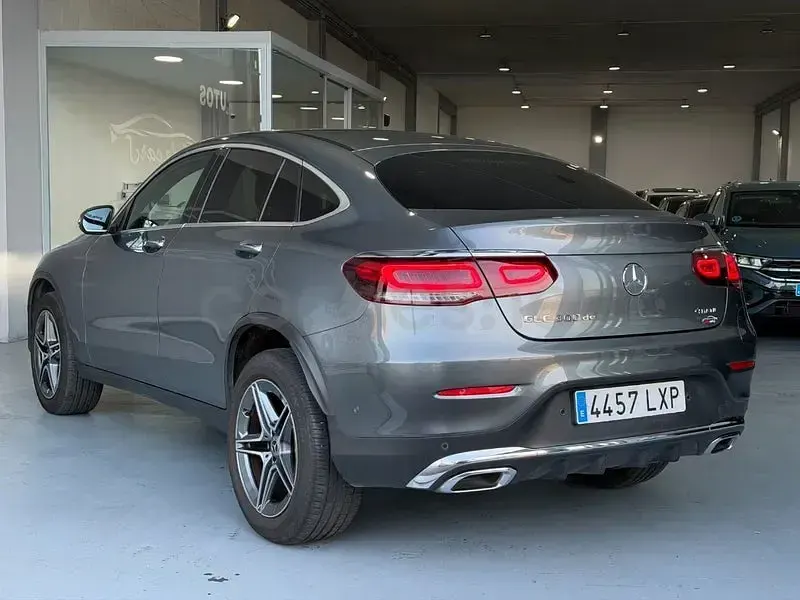 Usado Mercedes GLC300de 306 CV (225 kW) 2022 Gris / plata Coupe