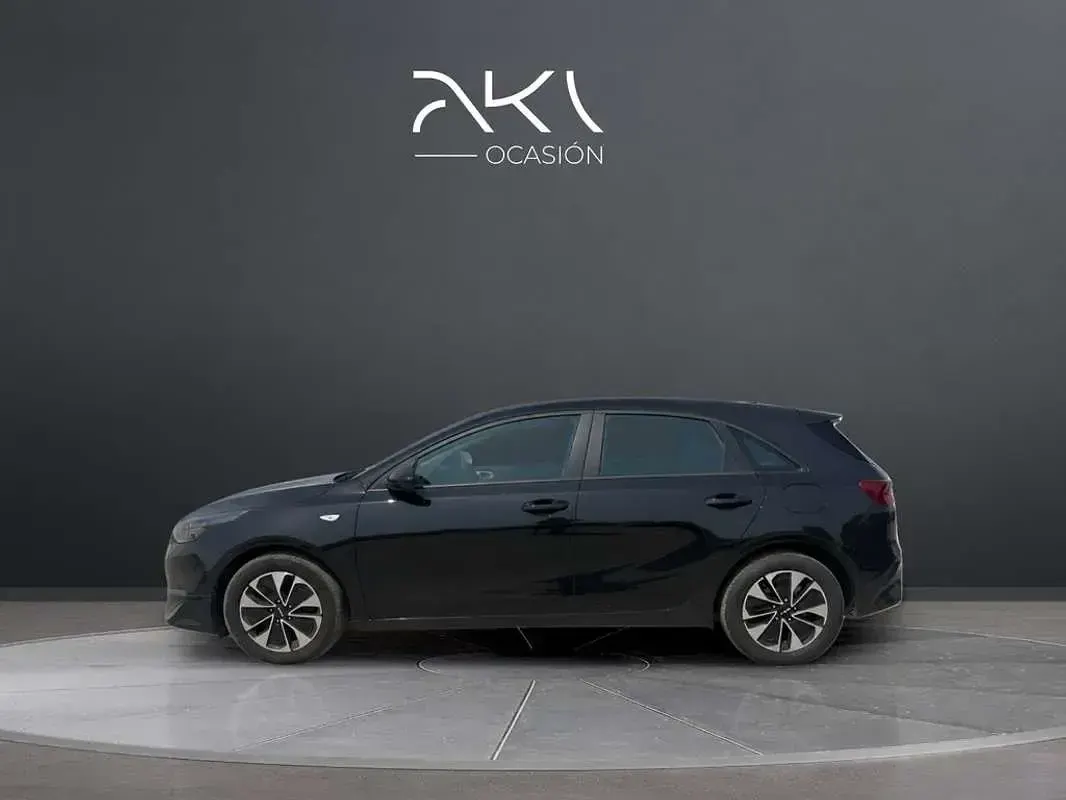 Usado Kia Ceed 101 CV (74 kW) 2025 Negro Utilitario