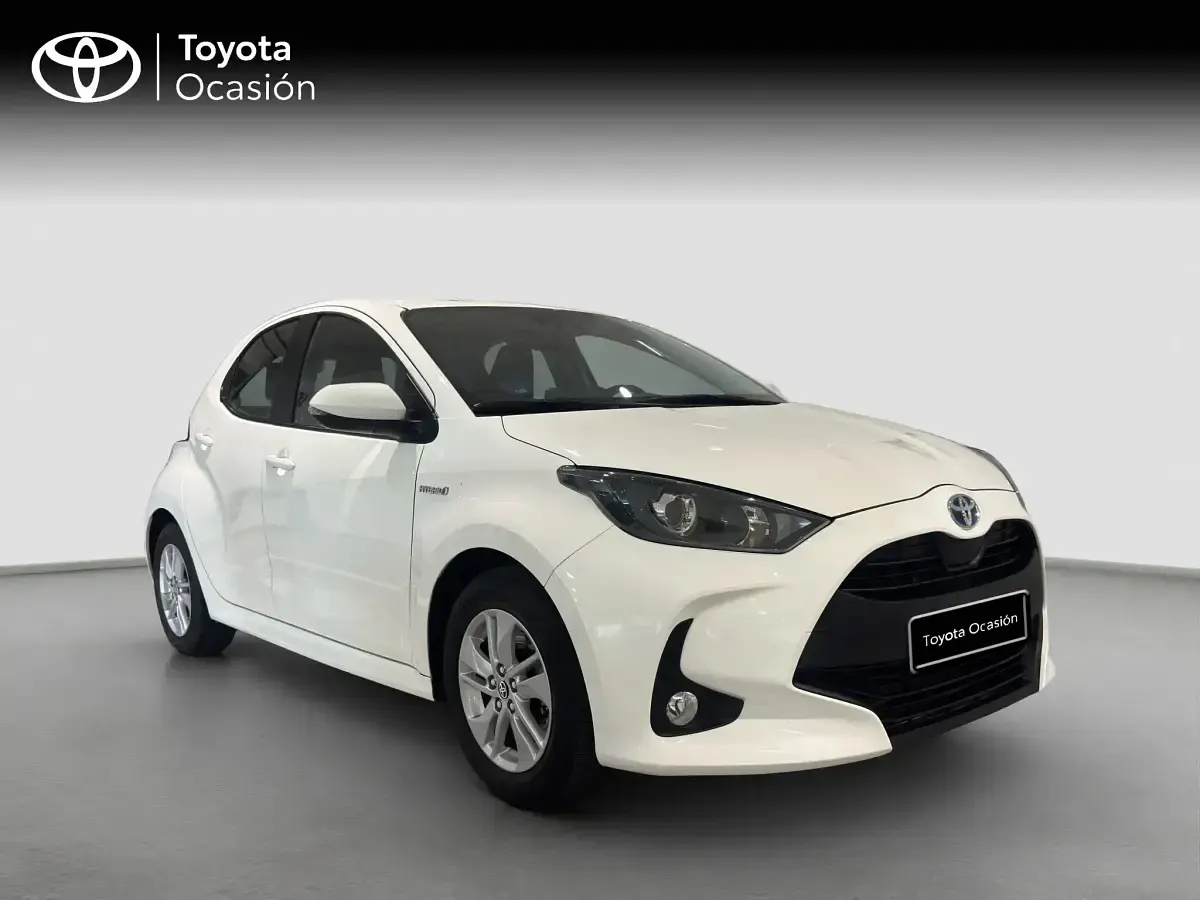 Usado Toyota Yaris Active 116 CV (85 kW) 2021 Blanco Utilitario