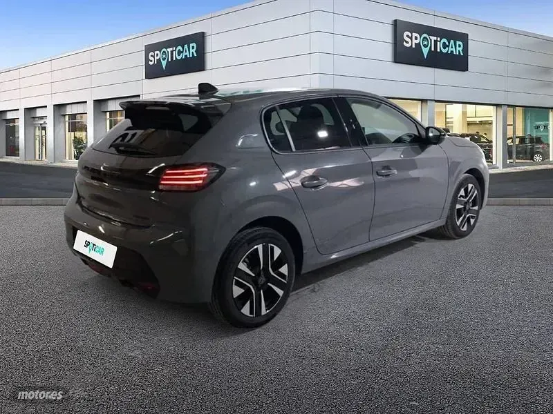Usado Peugeot 208 Allure 110 CV (80 kW) 2025 Gris Utilitario