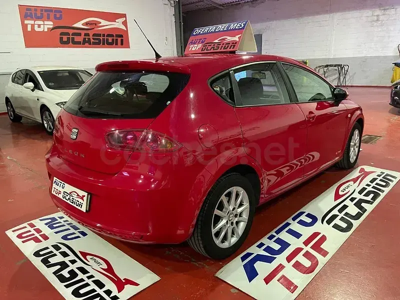 Usado Seat Leon Copa 105 CV (77 kW) 2011 Granate Utilitario