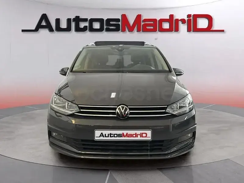 Usado VW Touran Life 150 CV (110 kW) 2024 Gris / plata Monovolumen