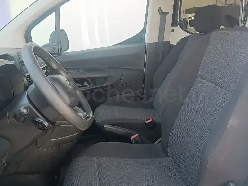 Usado Citroën Berlingo Live 102 CV (75 kW) 2021 Blanco Monovolumen