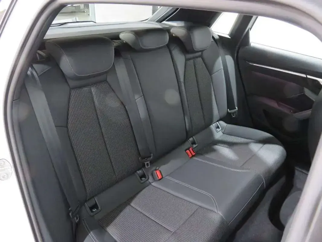 Usado Audi A3 Sportback e-tron S-Line 204 CV (150 kW) 2025 Blanco Utilitario