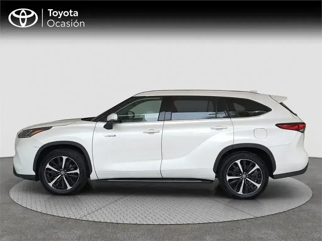 Używany Toyota Highlander Luxury 248 KM (182 kW) 2021 Czarny SUV