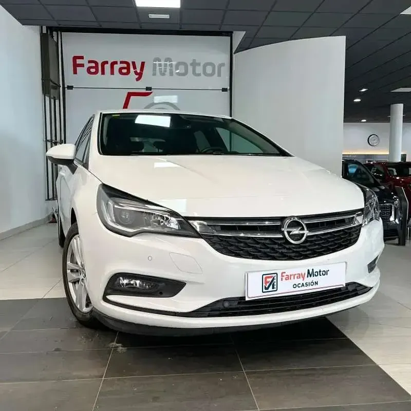 Usado Opel Astra Selective 110 CV (80 kW) 2018 Blanco Familiar