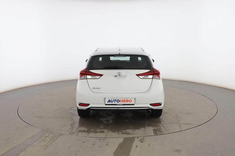 Usado Toyota Auris Active 115 CV (84 kW) 2017 Blanco Berlina