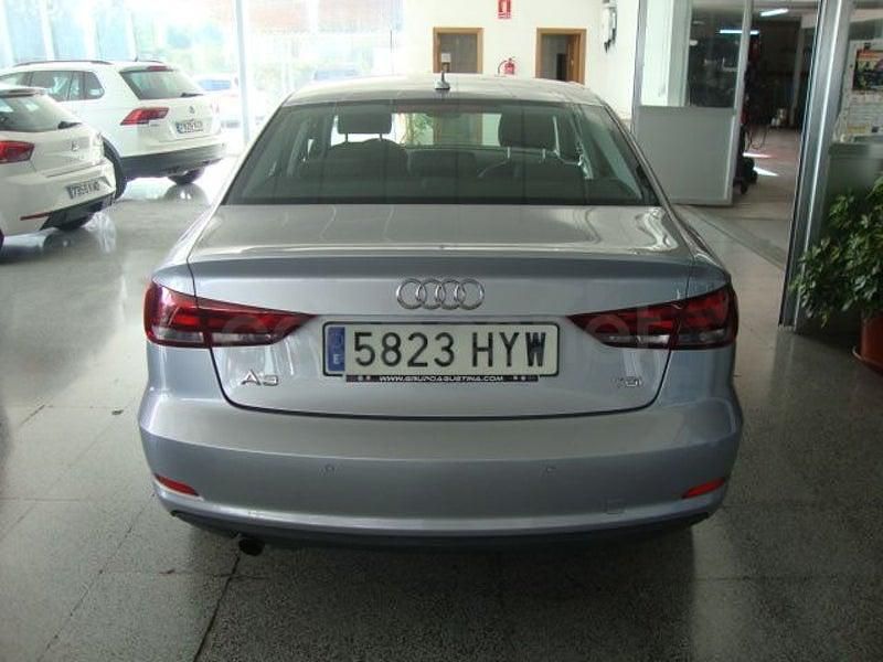 Usado Audi A3 110 CV (80 kW) 2014 Gris / plata Berlina