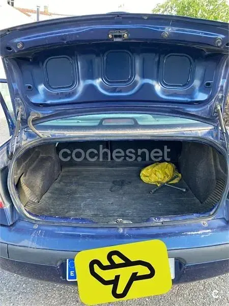Usado Renault Mégane Authentique 65 CV (47 kW) 2001 Azul Berlina