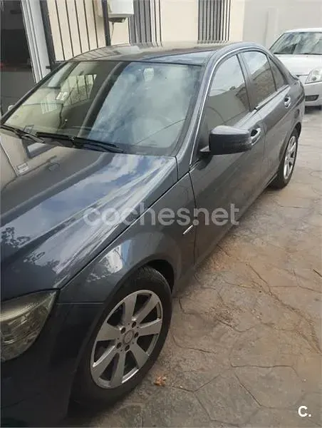 Usado Mercedes C180 Elegance 156 CV (114 kW) 2010 Marrón Berlina