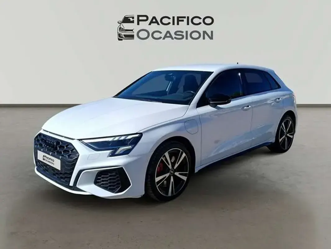 Usado Audi A3 Sportback e-tron Competition 150 CV (110 kW) 2022 Blanco Utilitario