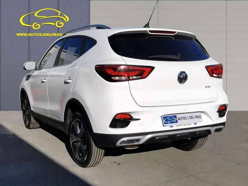 Usado MG ZS Luxury 111 CV (81 kW) 2022 Blanco SUV