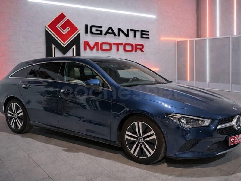 Usado Mercedes CLA200 Shooting Brake 150 CV (110 kW) 2020 Azul metalizado Familiar