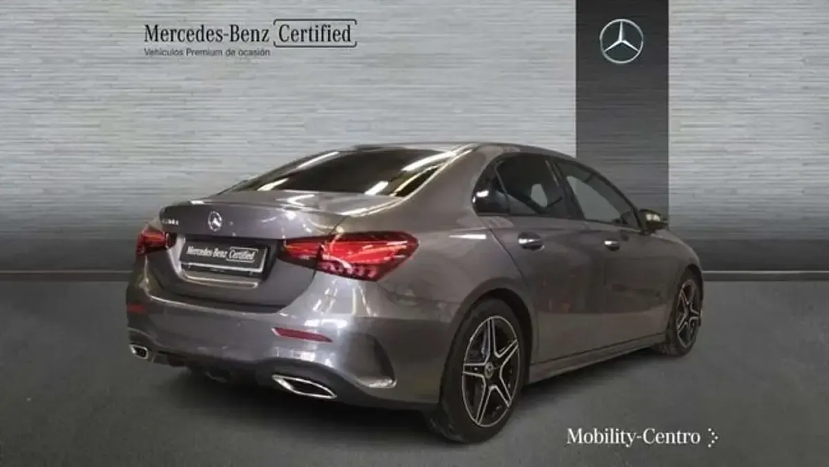 Usado Mercedes A180 116 CV (85 kW) 2025 Gris Berlina