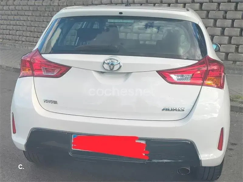 Brugt Toyota Auris Active 132 HK (97 kW) 2015 Hvid Sedan