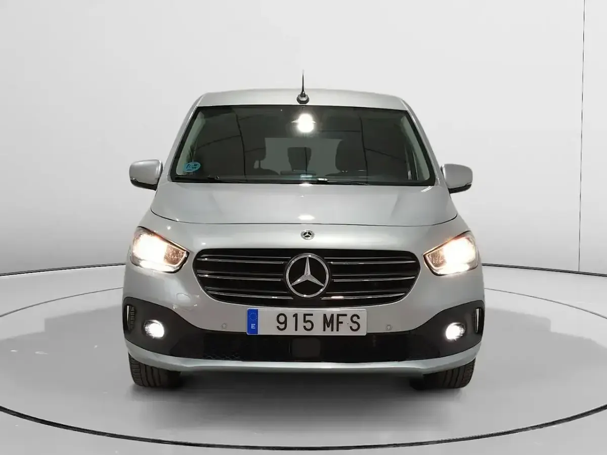 Usado Mercedes T180 116 CV (85 kW) 2023 Gris Monovolumen