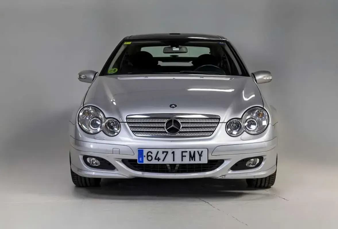 Usado Mercedes C180 Sport Edition 143 CV (105 kW) 2007 Plateado Coupe