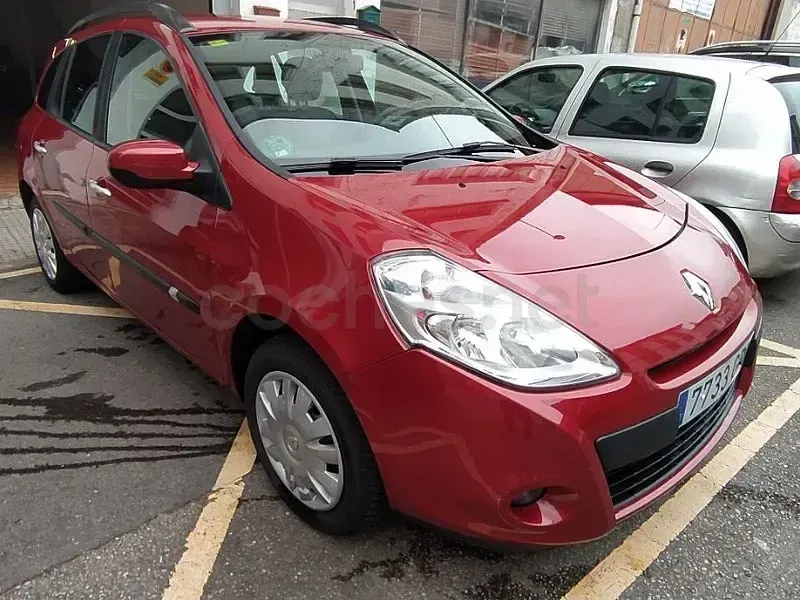 Usado Renault Clio Dynamique 100 CV (73 kW) 2009 Granate Familiar