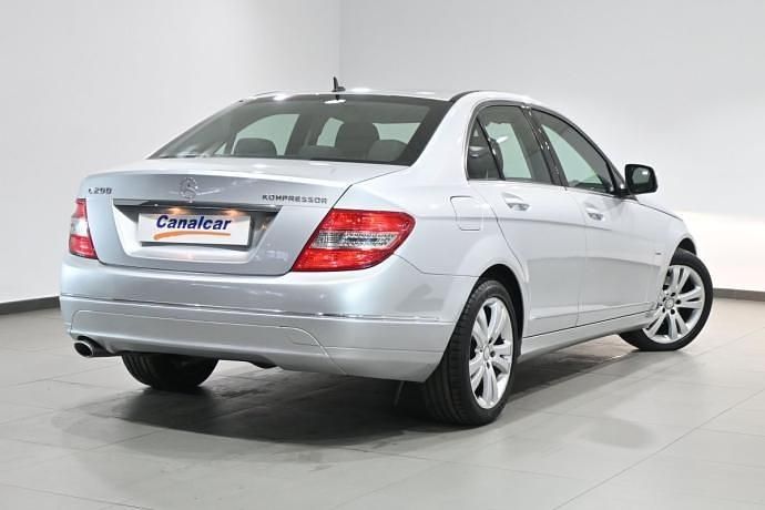 Usado Mercedes C200 Avantgarde 184 CV (135 kW) 2008 Plateado Berlina