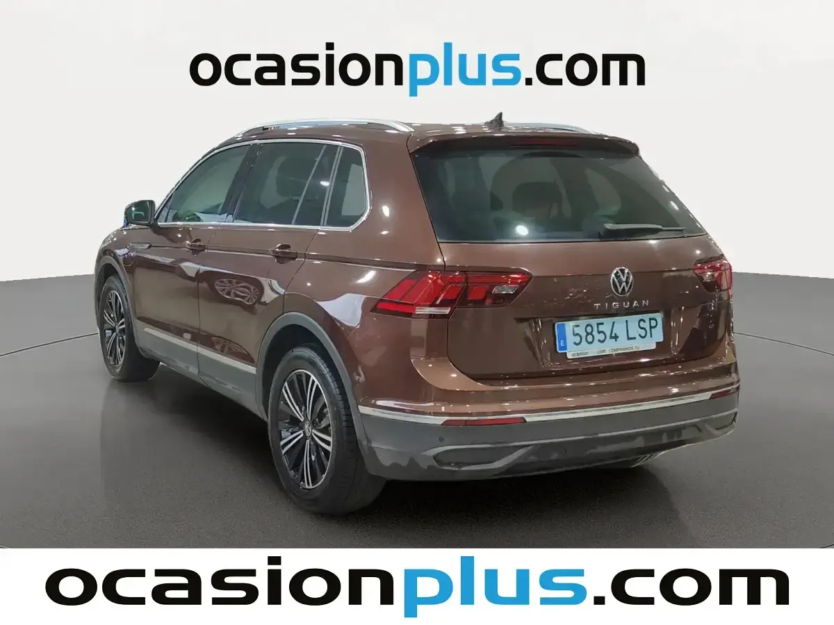 Usado VW Tiguan Life 150 CV (110 kW) 2021 Marrón SUV