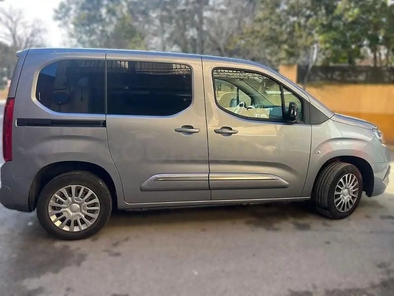 Usado Toyota Proace Verso Active 131 CV (96 kW) 2022 Gris / plata Familiar