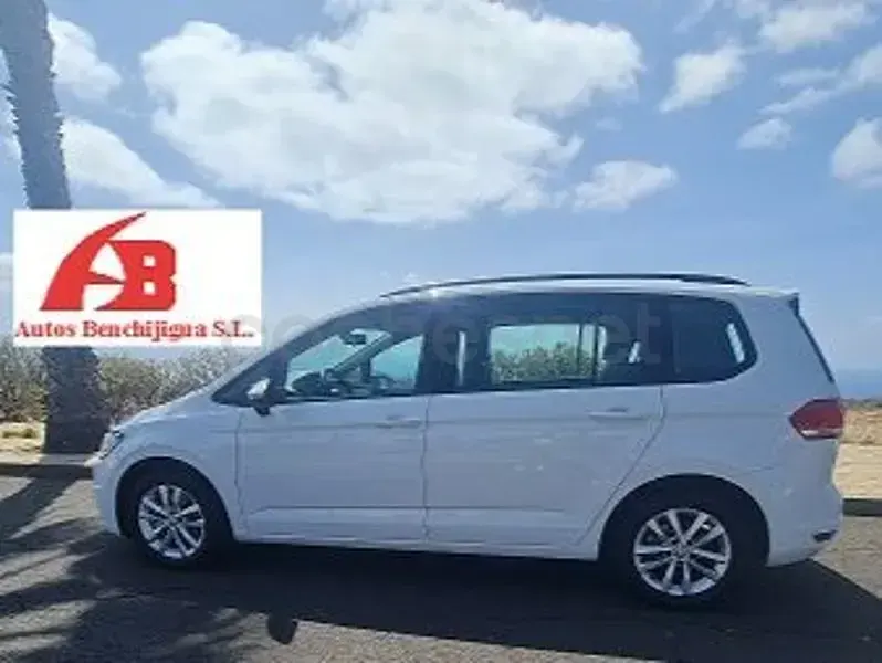 Usado VW Touran Business 115 CV (84 kW) 2017 Blanco Monovolumen
