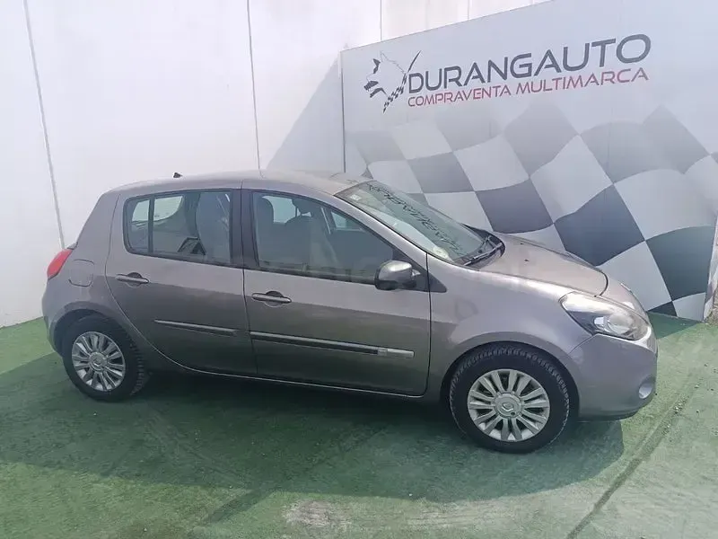 Usado Renault Clio IV Dynamique 90 CV (66 kW) 2012 Beige Berlina