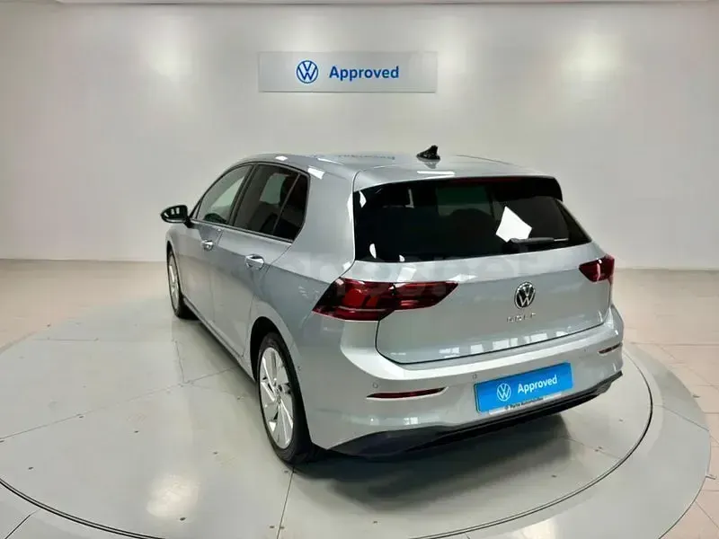 Usado VW Golf VIII 115 CV (84 kW) 2025 Gris / plata Berlina