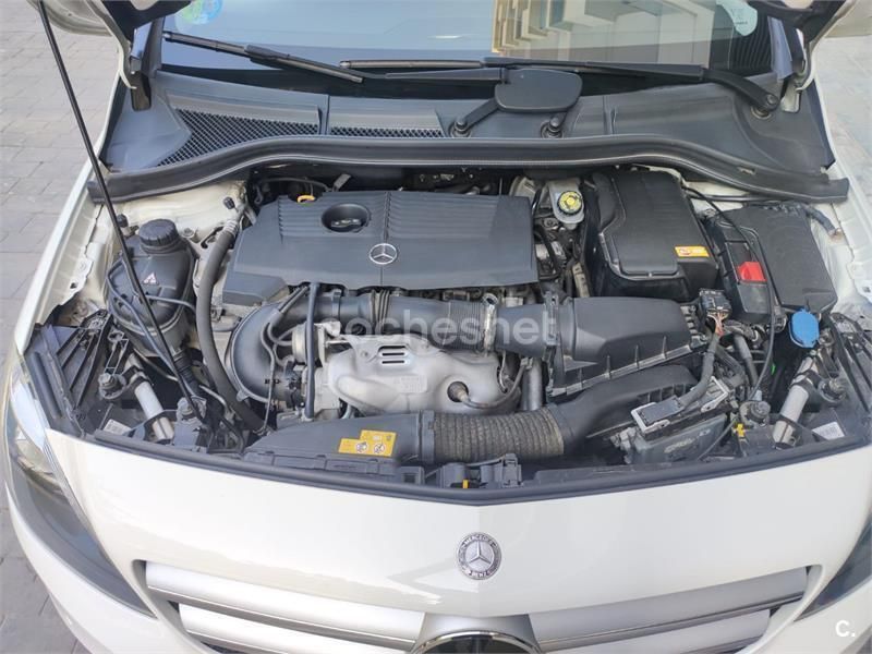 Blanco Usado 2015 Mercedes B200 Monovolumen | 13.800 € (Un poco caro) - Imagen 1/4