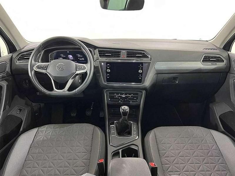 Usado VW Tiguan Life 150 CV (110 kW) 2024 Negro SUV