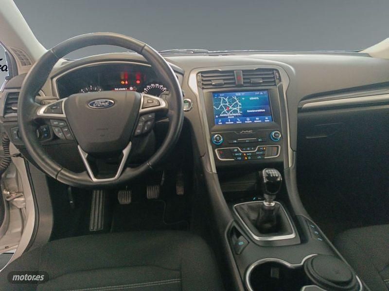 Usado Ford Mondeo Trend 150 CV (110 kW) 2020 Plateado