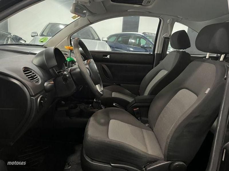 Usado VW New Beetle 102 CV (75 kW) 2006 Negro Utilitario