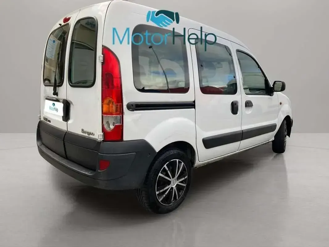 Usado Renault Kangoo Expression 80 CV (58 kW) 2005 Blanco Monovolumen