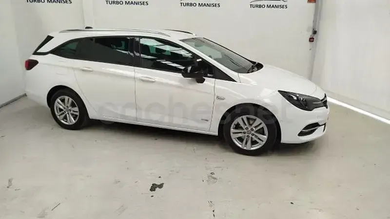 Usado Opel Astra Ultimate 145 CV (106 kW) 2021 Blanco Familiar